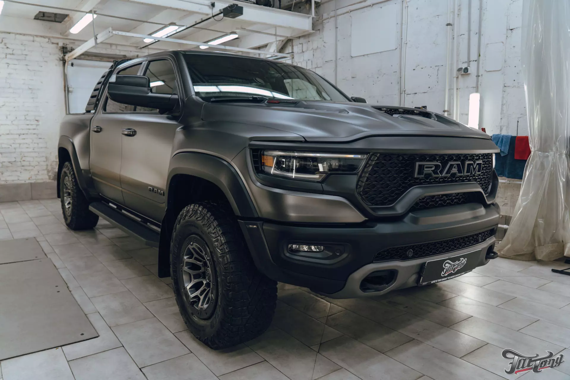 RAM TRX. Комплекс детейлинг-услуг. Подушка под голову